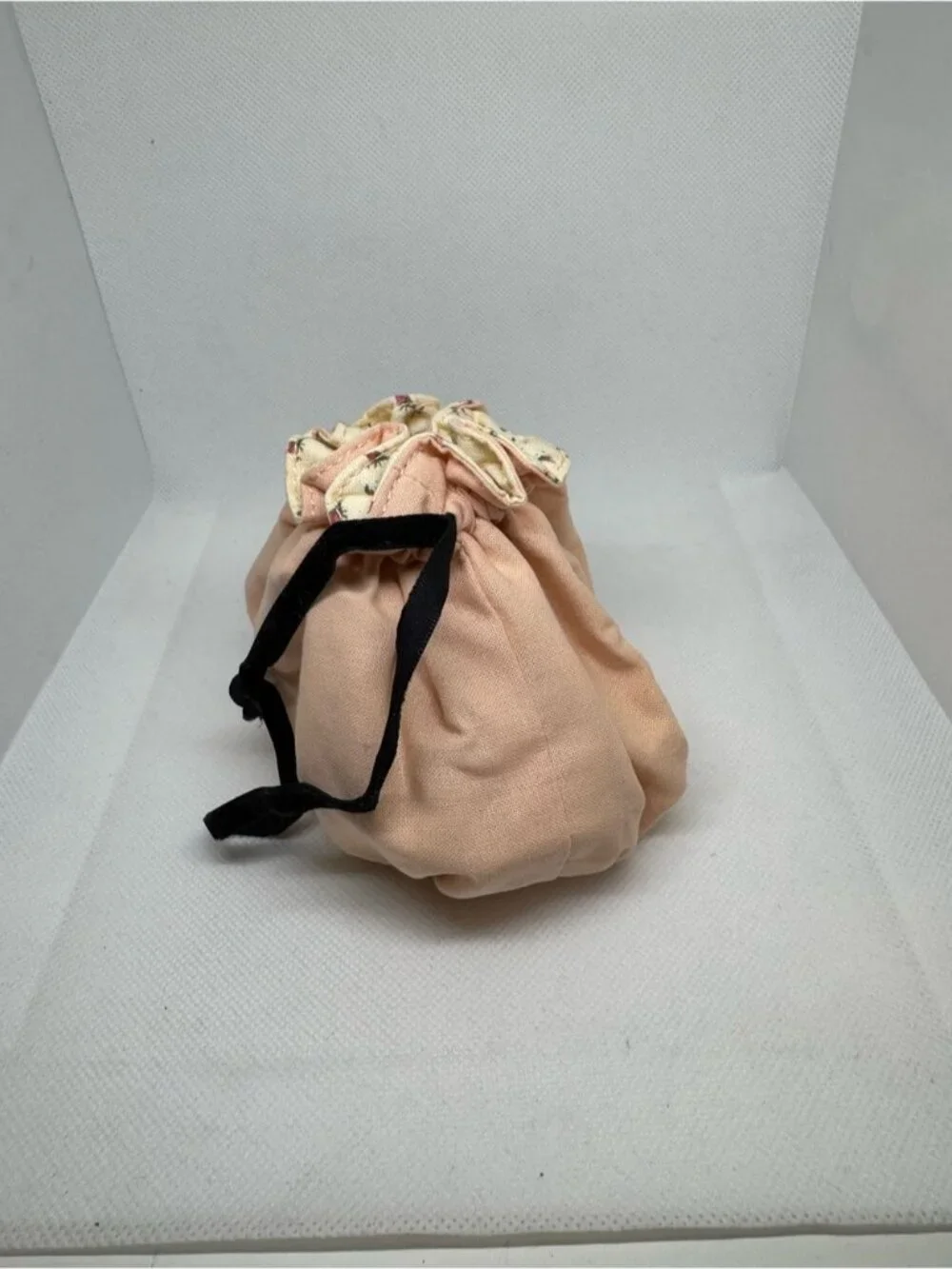 Gucci Beauty Cosmetic Pouch Set of 2 Pink & Beige Drawstring Bags 0892
